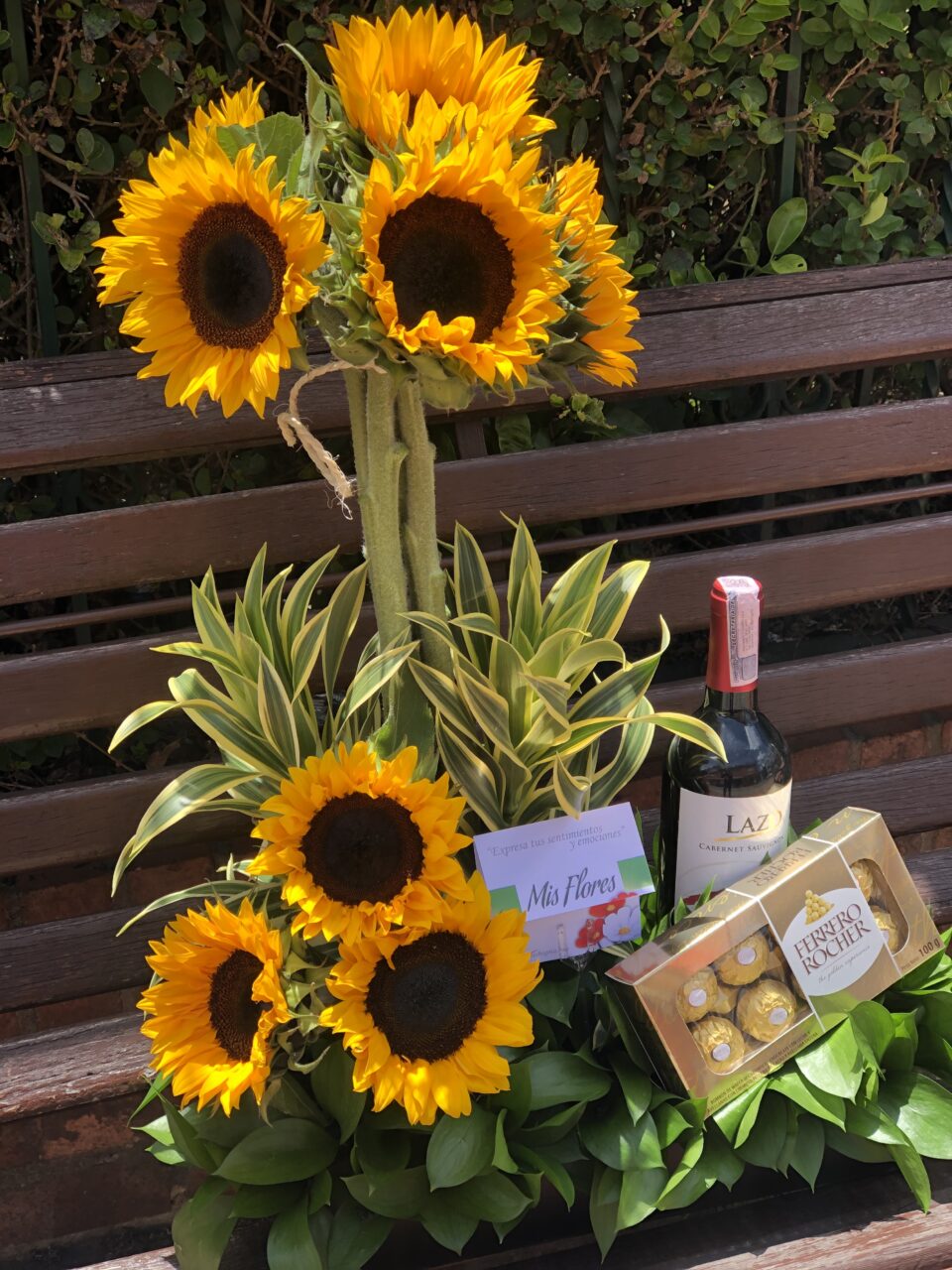 Sembrado de girasoles con vino y chocolates - Mis Flores Bogotá.com